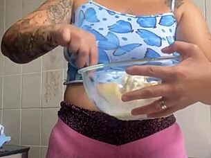 Estou louca pra mostrar minha buceta inchada