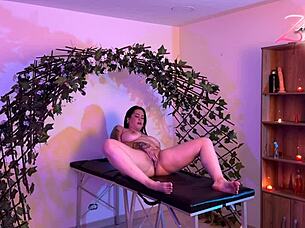 The masseuse left me so horny, I had to masturbate before he came back