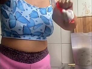 Estou louca pra mostrar minha buceta inchada