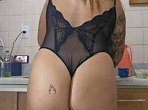Exhibitionist Hotwife Enjoys Being Used in USA