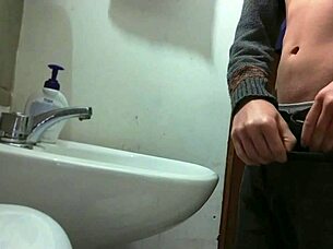 watch me fuck my hand