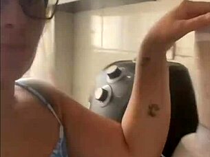 Estou louca pra mostrar minha buceta inchada