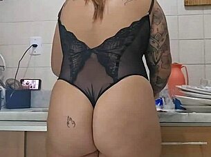 Exhibitionist Hotwife Enjoys Being Used in USA