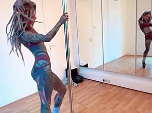 Is Anuskatzz's pole dance exotic enough?
