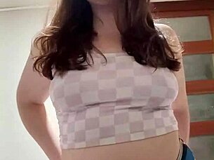 Curvy Brunette Babe Fingers Her Wet Pussy Solo