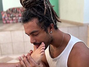 I Let My Boyfriend Fuck My Little Feet Until He Cums.