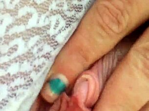 Marilyn monroe lookalike masturbates outdoors with dildo