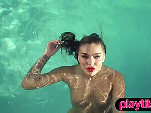 Big ass stunning beauty strips to flaunt naked figure in the pool.