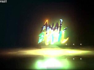 Enfiando o Punho no Rabo da Novinha - Gabily Castro