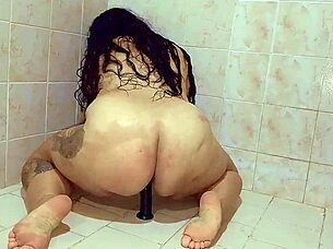 European MILF seeks volunteers for big cocks