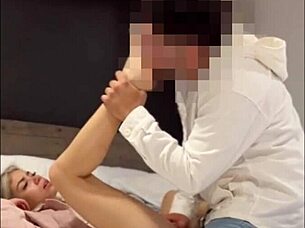 Flaca Cachonda De Tinder Monta Y Chupa Verga Hasta Tragarse Leche