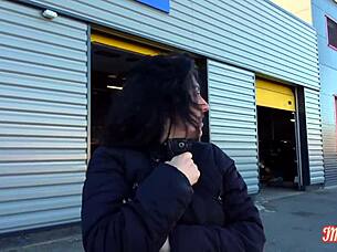 Sabrina chaude knows how to handle two big cocks 😏