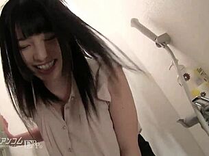 Surprising backstage moment with cute Japanese beauty in a panic situation 😊