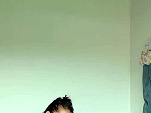 CHORROS DE LECHE SQUIRT CHICA MASTURBANDOSE CON JUGUETES