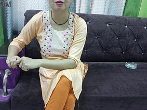 Boyfriend Convinces Girlfriend For First Sex