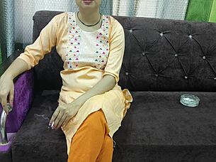 Boyfriend Convinces Girlfriend For First Sex