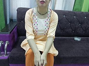 Boyfriend Convinces Girlfriend For First Sex