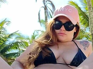 she wore a short bikini to the beach to find a guy