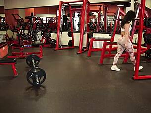 at the gym, i picked up a queen of ass during workout, lied about being a photographer, and had hot sex