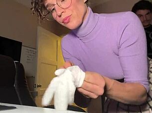 Hot Milf Tests Condom Vs Bare Cock For Rough Cumshot Fun