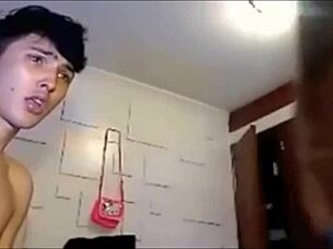 Watch this latina shemale having sex on cam!