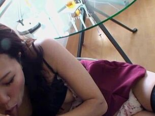 Beautiful Japan Mommy Gets Fingered And Blowjob In Pantyhose