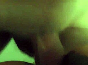 esposa aburrida toma brutal anal y queda con boca llena 😱