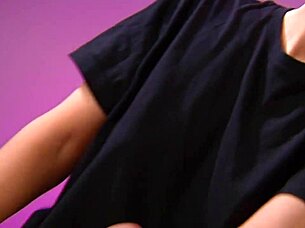 Roomate girl handjob, can you believe the cumshot?