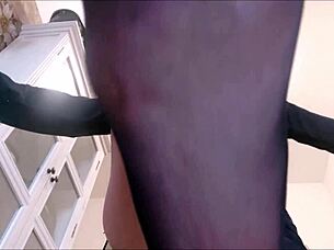 My step sister's big ass in lingerie drives me wild!