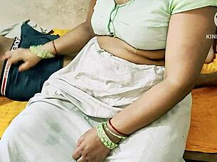 Desi moms fuck in kitchen