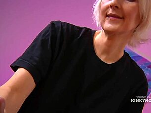 Roomate girl handjob, can you believe the cumshot?