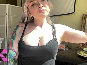 Watch me flex these arms and ass