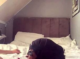 Wow, this bi muslim gives an amazing blowjob!