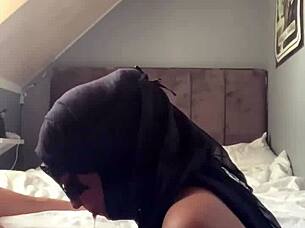 Wow, this bi muslim gives an amazing blowjob!