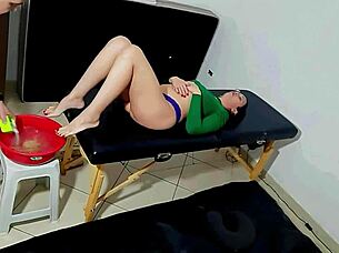 The masseuse felt intense pleasure as he sucked her toes and came