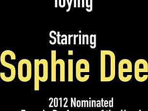 United Kingdom babe pleases Asian pussy in Bangkok lesbian lick