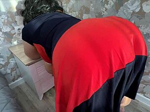 Stepmom Bent Down Showing Big Ass To Stepson