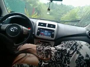 Pinay pays taxi driver with blowjob and cum in mouth outdoors