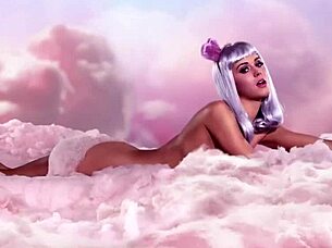 i saw katy perry barefoot and naked