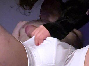 A Mi Novia Culona Le Encanta Saltar Sobre Mi Verga Larga!