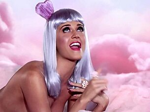 i saw katy perry barefoot and naked