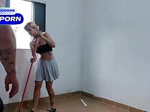 Safado me comeu durante a faxina