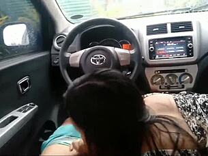 Pinay pays taxi driver with blowjob and cum in mouth outdoors