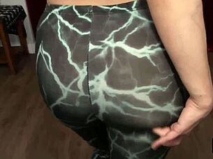 sinn sage strips and shows tits