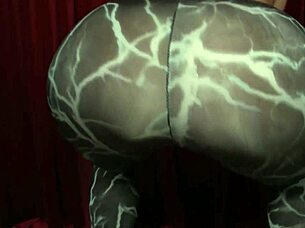 sinn sage strips and shows tits