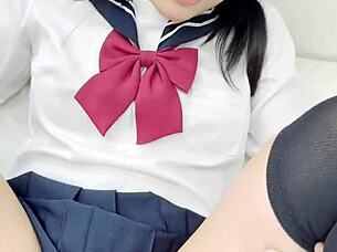 amateur tiktoker girl says she's cute petite 18+ but horny for muff diving