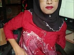 the black hijab transgirl slut masturbates her cock until she cums