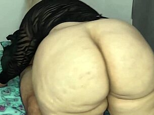 Suegra tu enorme culo me vuelve loco quiero correrme en tu gran co�o mojado no le cuentes a mi esposa