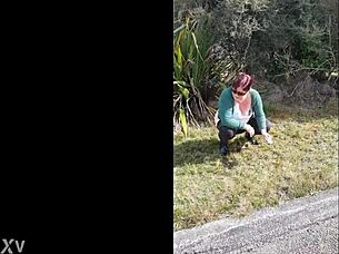 Trashy Kiwi Milf Pisses On Roadside – Dare Watch?