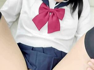 amateur tiktoker girl says she's cute petite 18+ but horny for muff diving